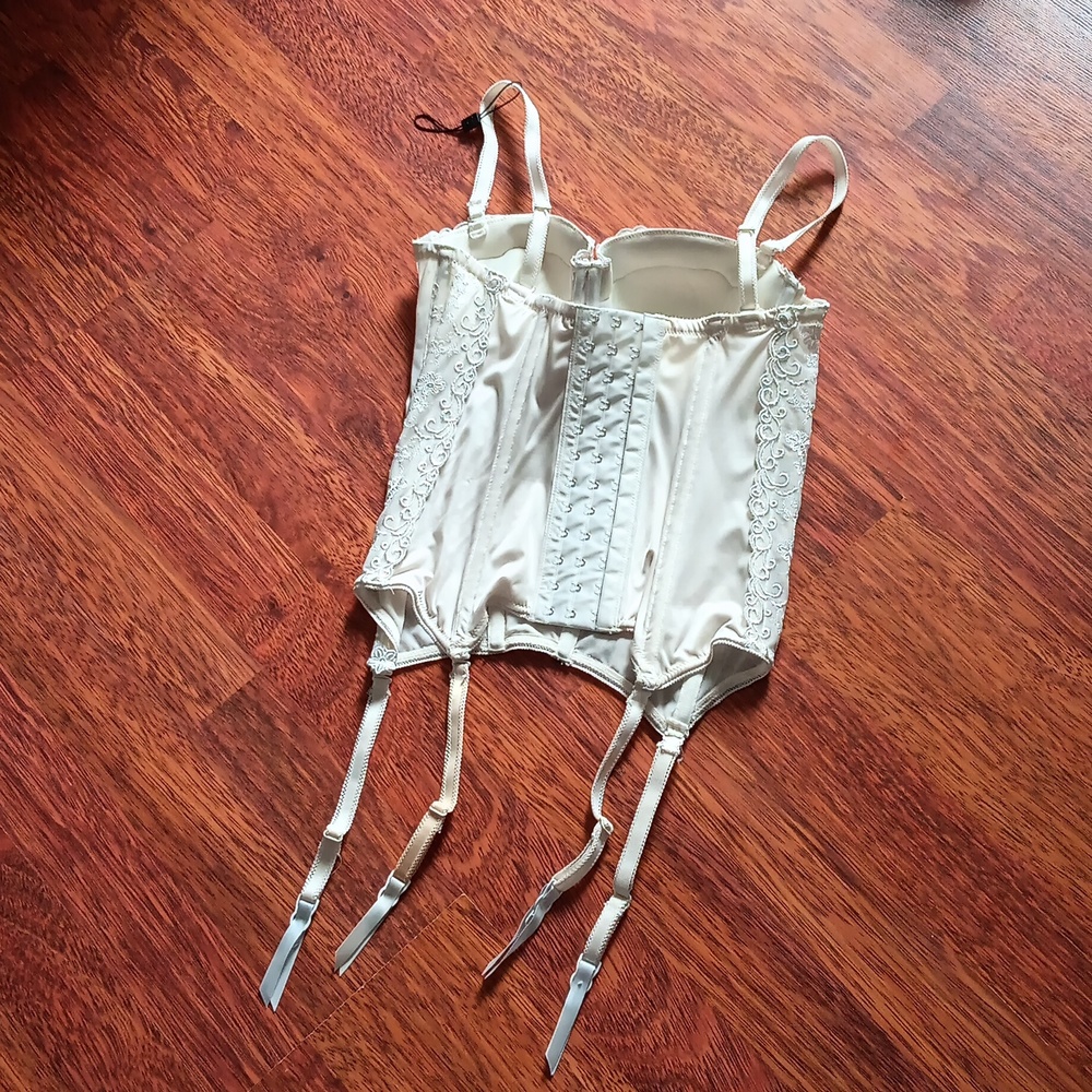 Corset - Picture 5 of 11